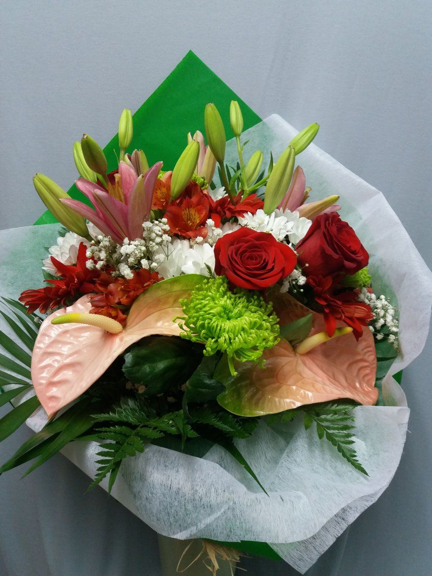 Bouquet 3 ( liliums, rosas,margaritas, etc) 44 €